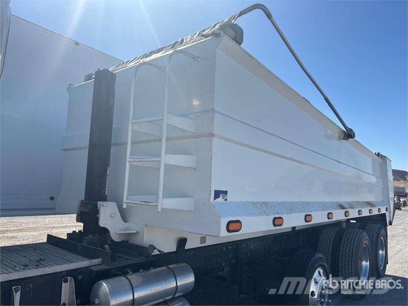 Peterbilt 386 8x4 Tri/A Dump Truck Tippbil