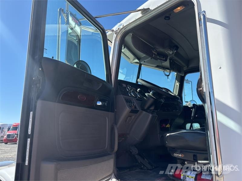 Peterbilt 388 Грузовики-Самосвалы