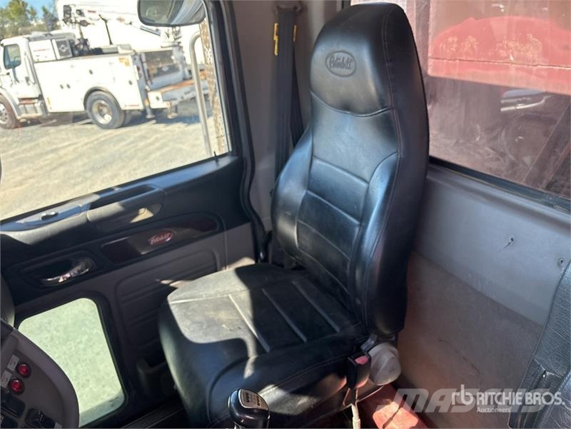 Peterbilt 388 Грузовики-Самосвалы