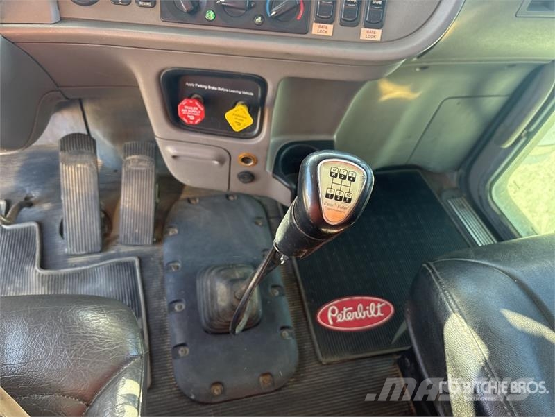 Peterbilt 388 Грузовики-Самосвалы