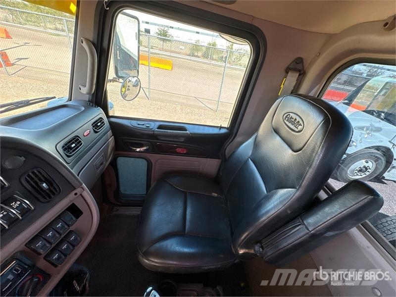 Peterbilt 389 Trekkers