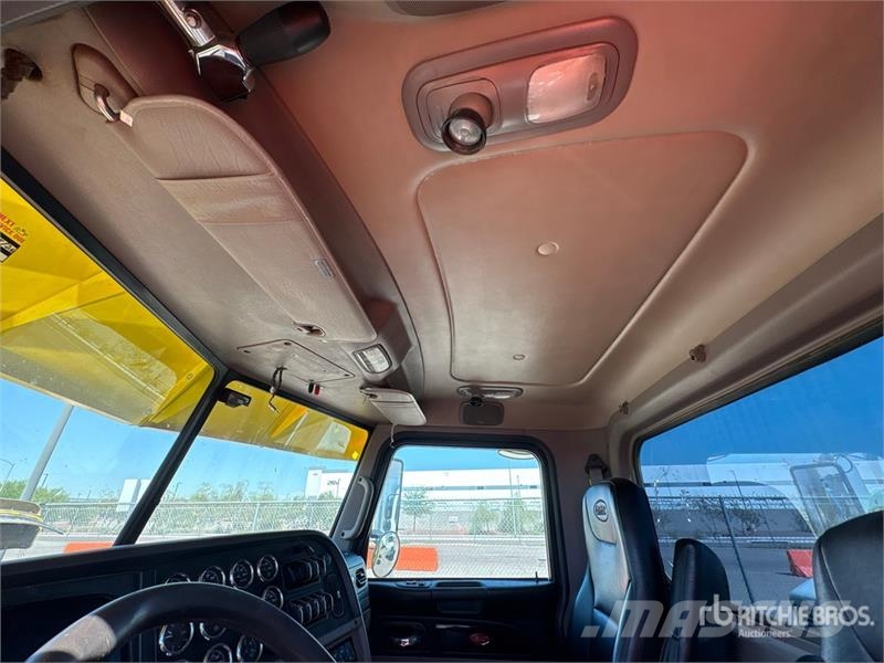 Peterbilt 389 Trekkers