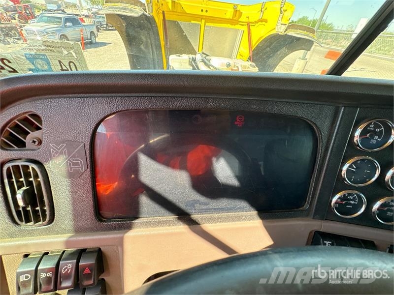 Peterbilt 389 Trekkers