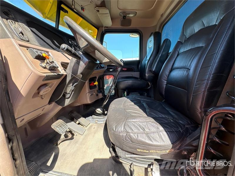 Peterbilt 389 Trekkers