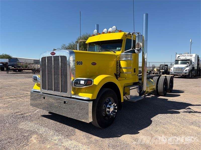 Peterbilt 389 Trekkers