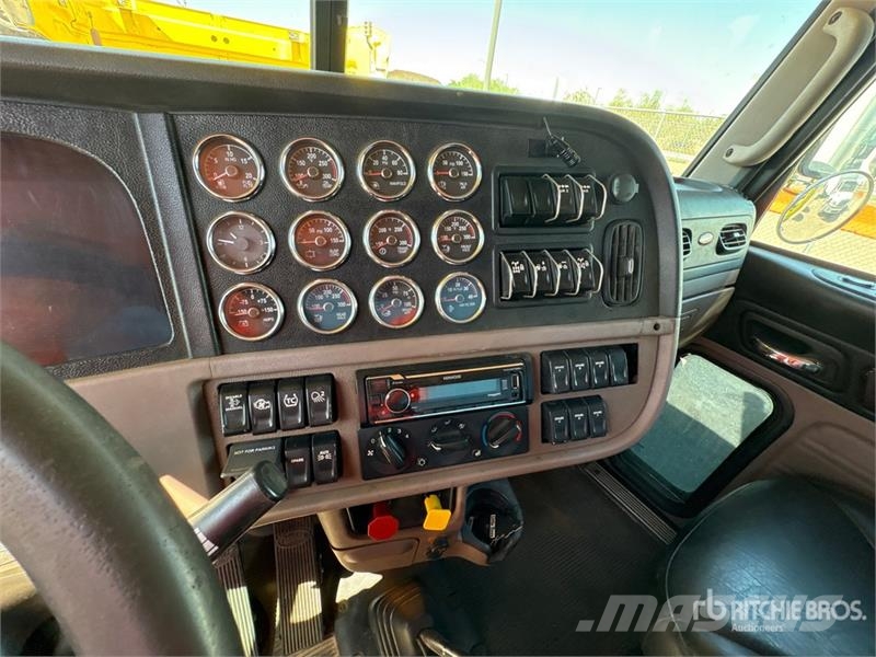 Peterbilt 389 Trekkers
