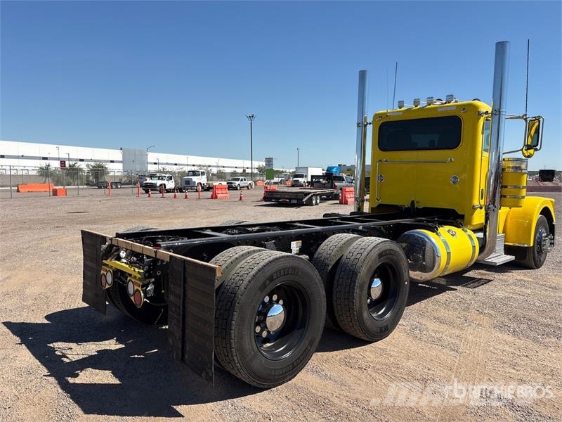 Peterbilt 389 Trekkers