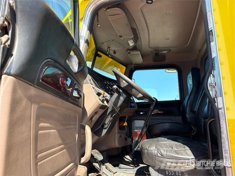 Peterbilt 389 Trekkers