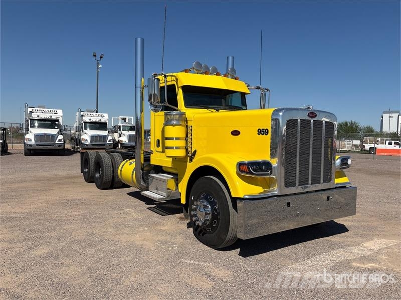 Peterbilt 389 Trekkers