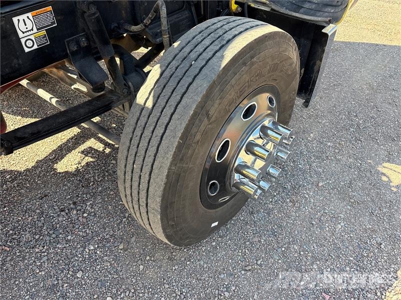 Peterbilt 389 Trekkers