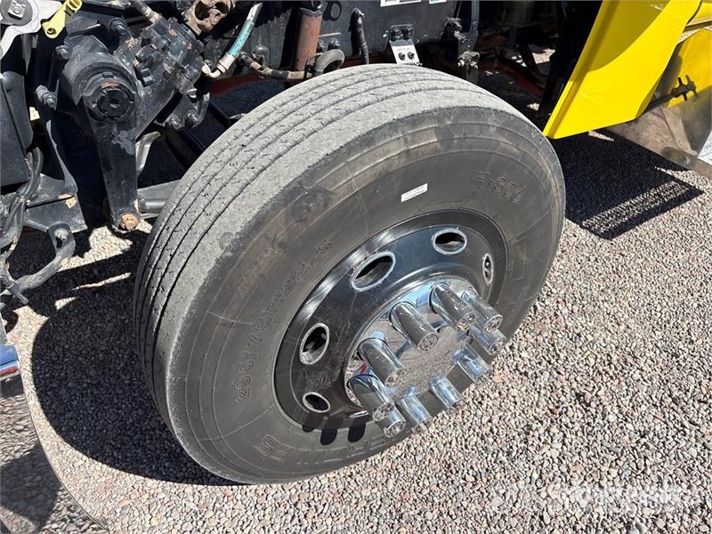 Peterbilt 389 Trekkers