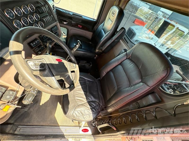 Peterbilt 389 Trekkers