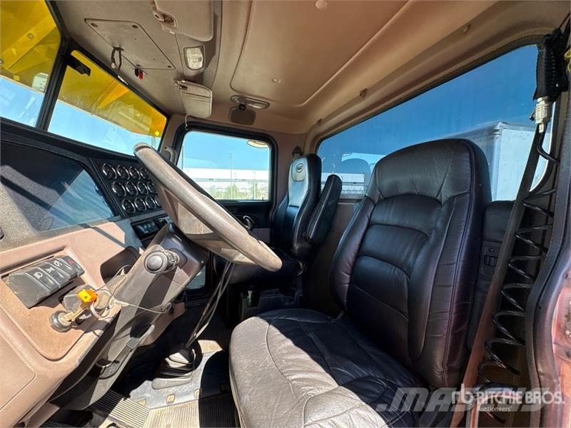 Peterbilt 389 Trekkers