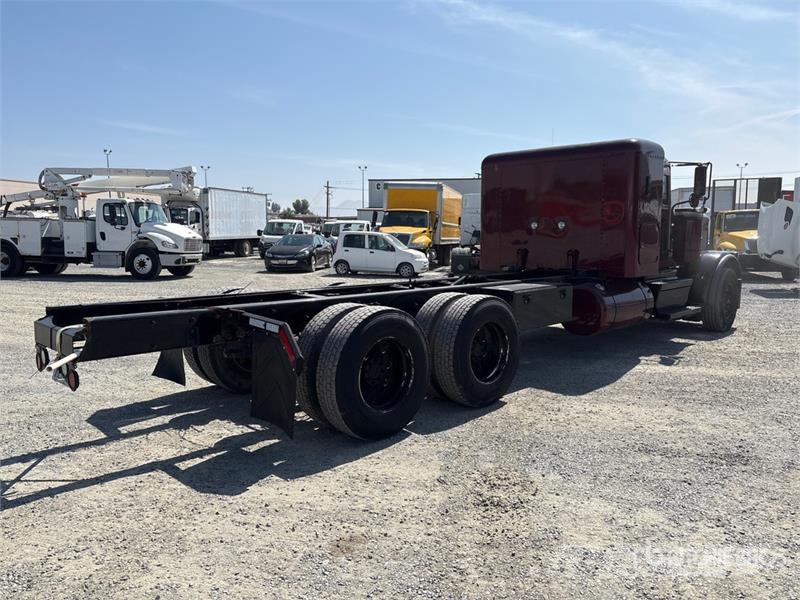 Peterbilt 389 ?? 6x4 Cab and Chassis Cabine en interieur