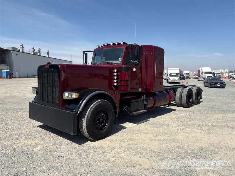 Peterbilt 389 ?? 6x4 Cab and Chassis Cabine en interieur
