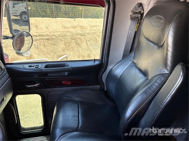 Peterbilt 389 ?? 6x4 Cab and Chassis Cabine en interieur