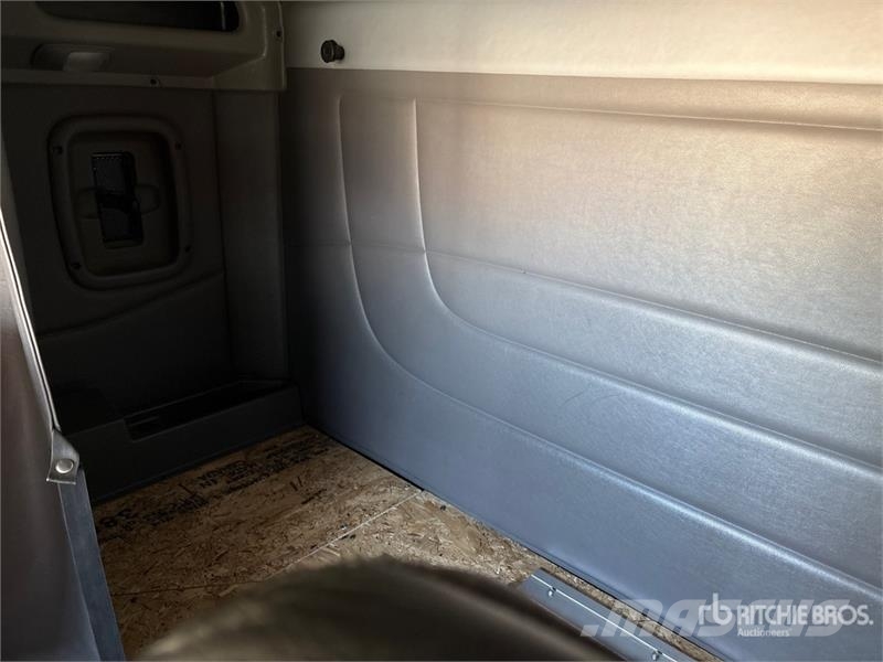 Peterbilt 389 ?? 6x4 Cab and Chassis Cabine en interieur