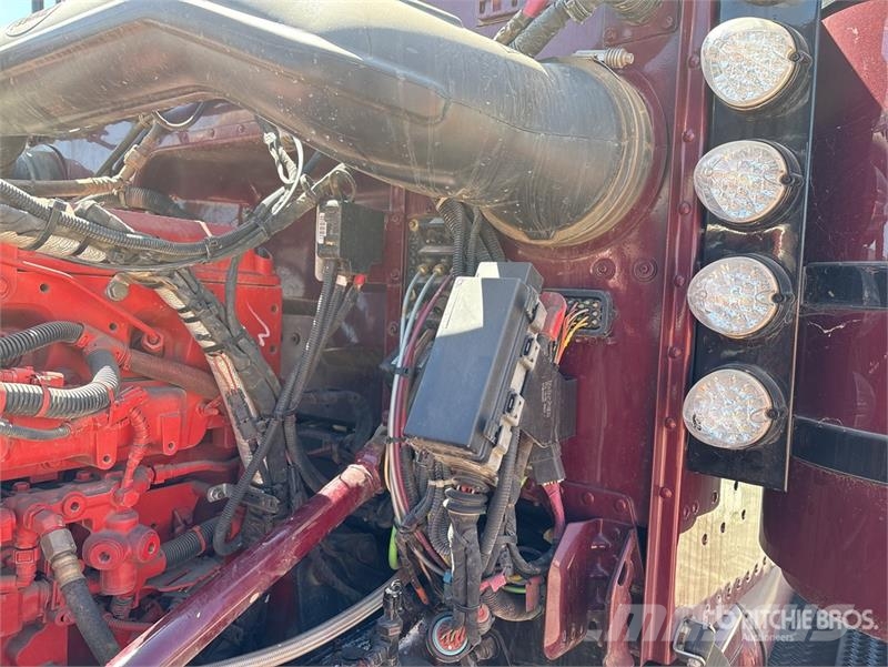 Peterbilt 389 ?? 6x4 Cab and Chassis Cabine en interieur