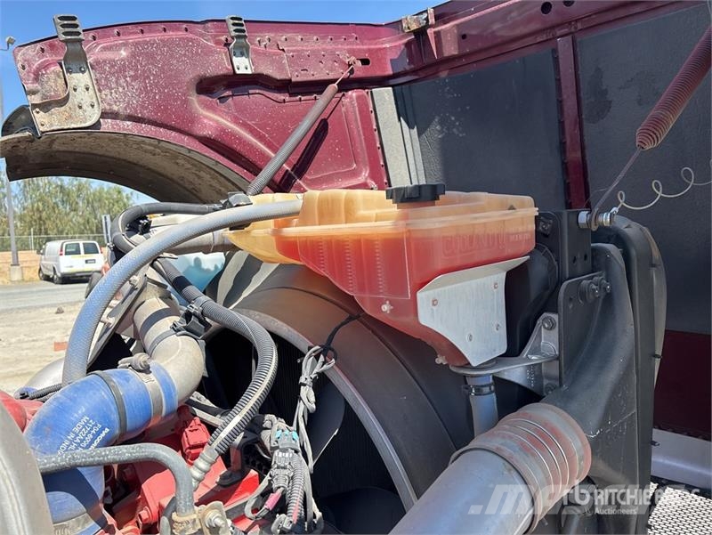 Peterbilt 389 ?? 6x4 Cab and Chassis Cabine en interieur