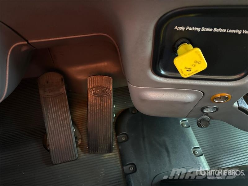 Peterbilt 389 ?? 6x4 Cab and Chassis Cabine en interieur
