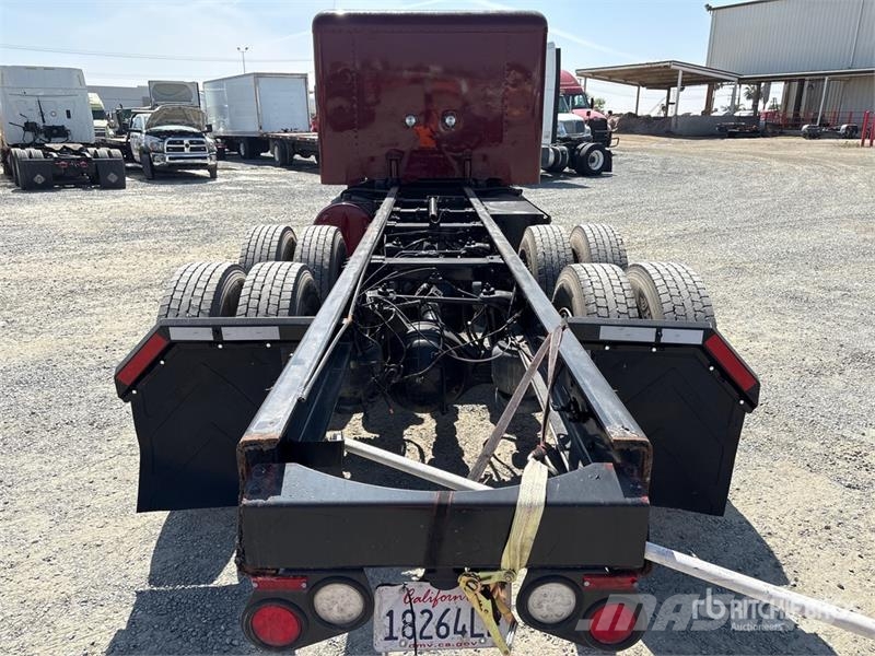 Peterbilt 389 ?? 6x4 Cab and Chassis Cabine en interieur