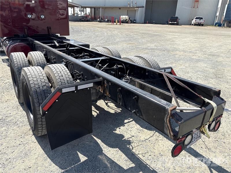 Peterbilt 389 ?? 6x4 Cab and Chassis Cabine en interieur