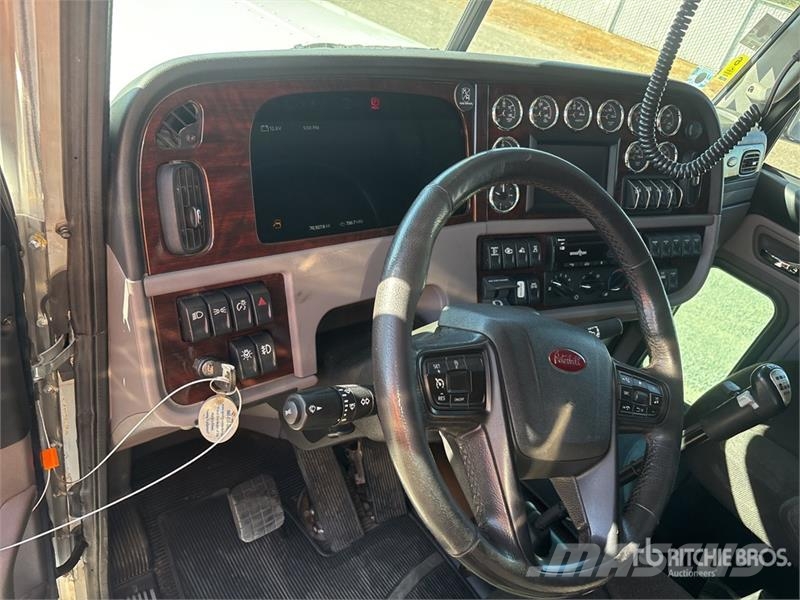 Peterbilt 389 8x4 Sleeper Tow Truck Sleepwagens