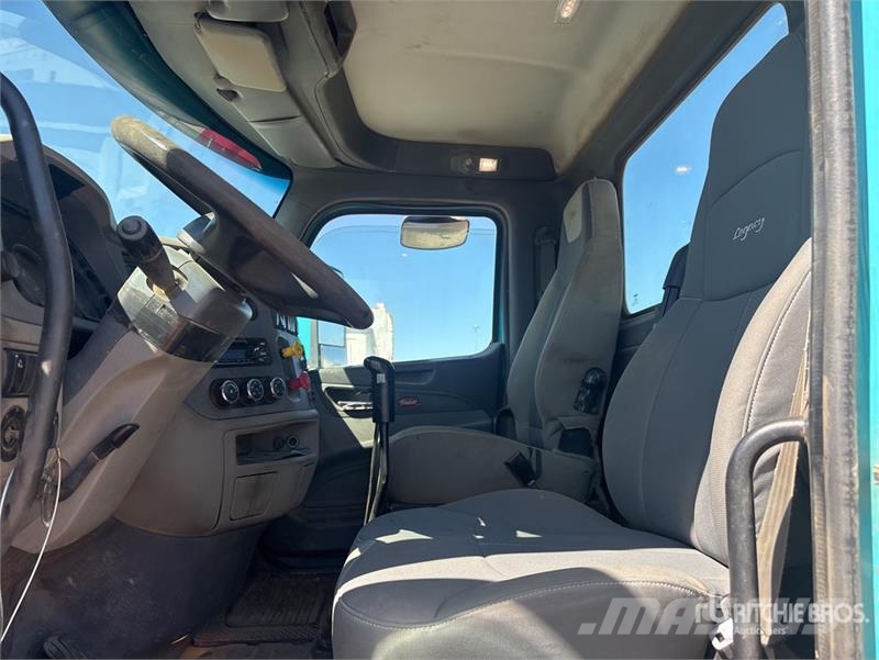 Peterbilt 567 Cabinas