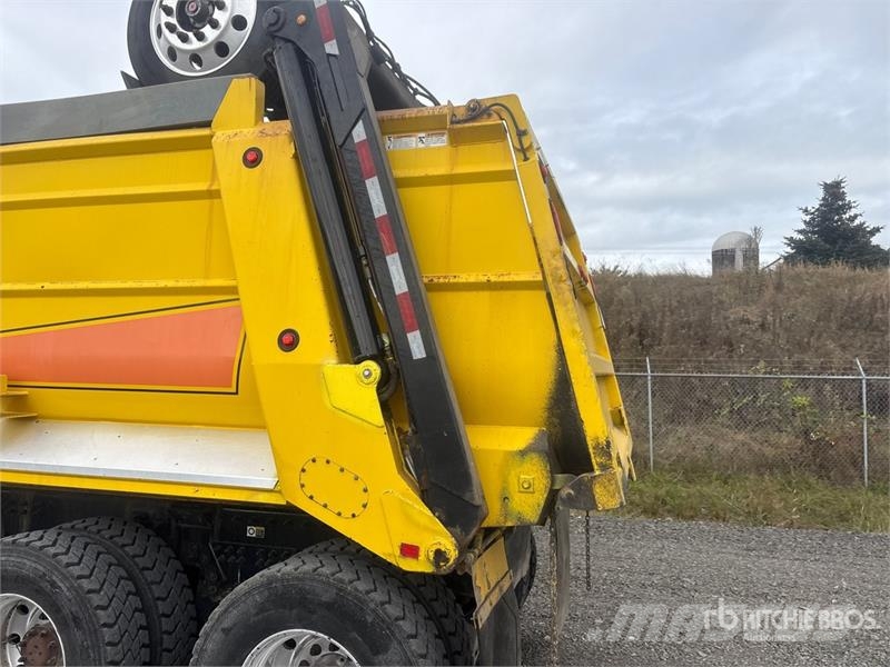 Peterbilt 567 Camion benne