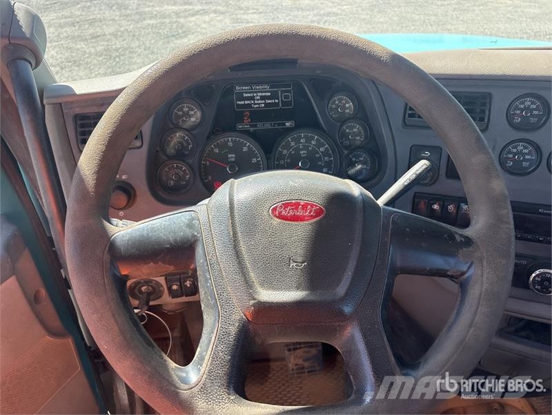 Peterbilt 567 Cabinas
