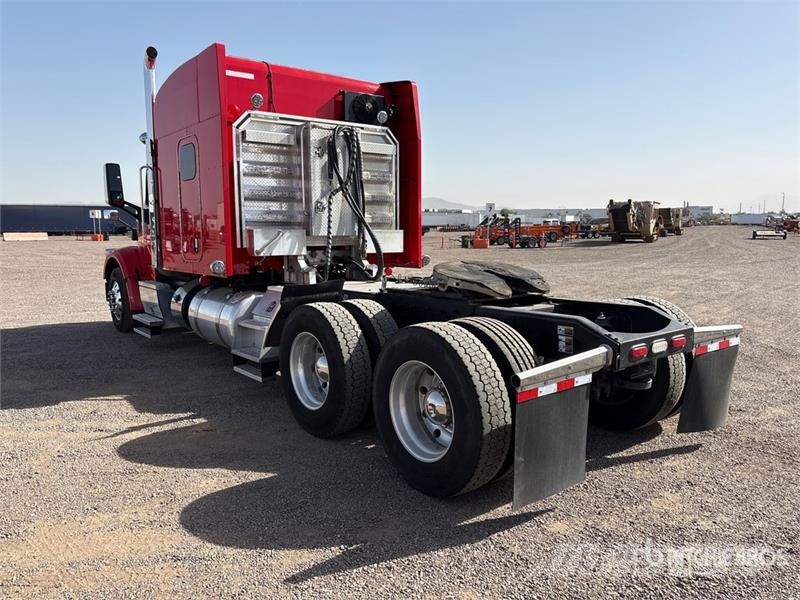 Peterbilt 567 Vlačilci
