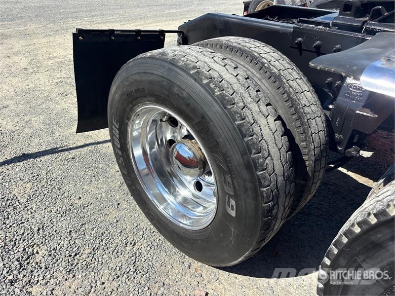 Peterbilt 567 Trekkers