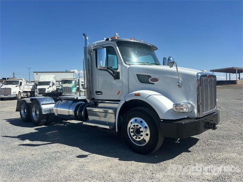 Peterbilt 567 Trekkers
