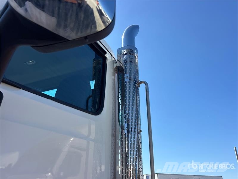Peterbilt 567 Trekkers
