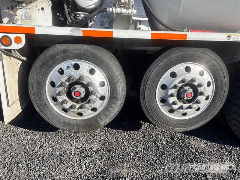 Peterbilt 567 12x4 Mixer Truck Betonmischer