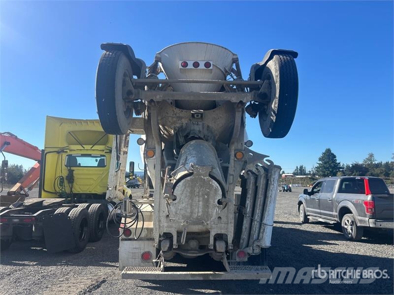 Peterbilt 567 12x4 Mixer Truck Автобетоносмесители