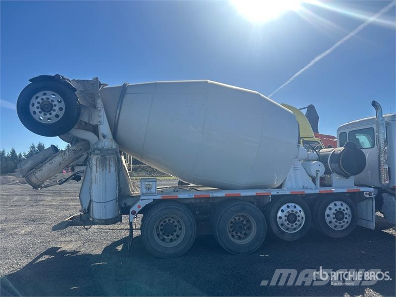 Peterbilt 567 12x4 Mixer Truck Автобетоносмесители