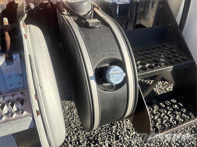 Peterbilt 567 12x4 Mixer Truck Betonmischer