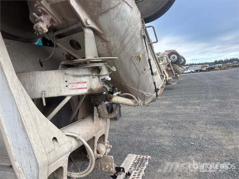 Peterbilt 567 12x4 Mixer Truck Camiões de betão