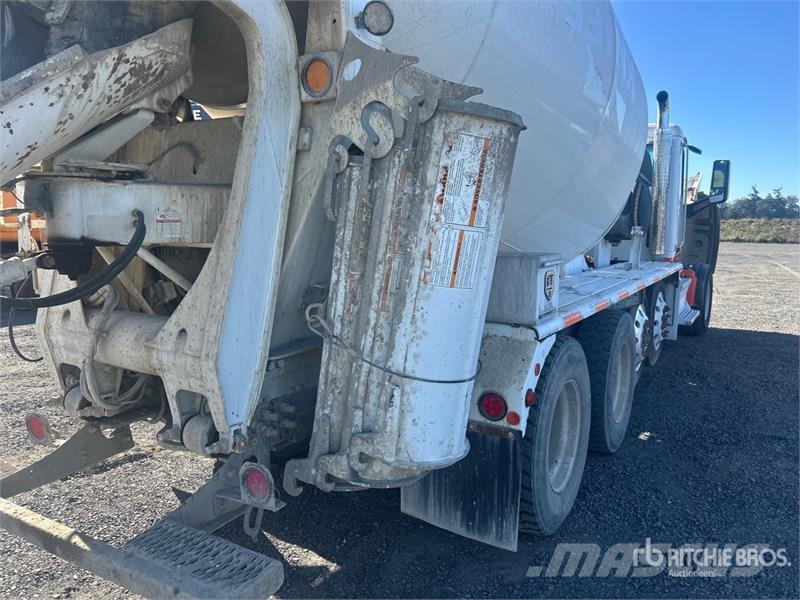 Peterbilt 567 12x4 Mixer Truck Автобетоносмесители
