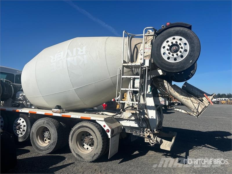 Peterbilt 567 12x4 Mixer Truck Автобетоносмесители