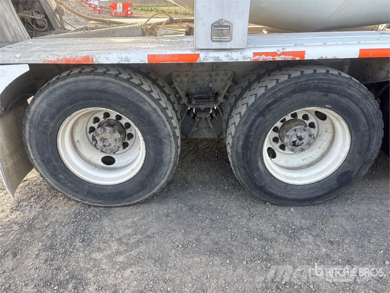 Peterbilt 567 12x4 Mixer Truck Camiões de betão