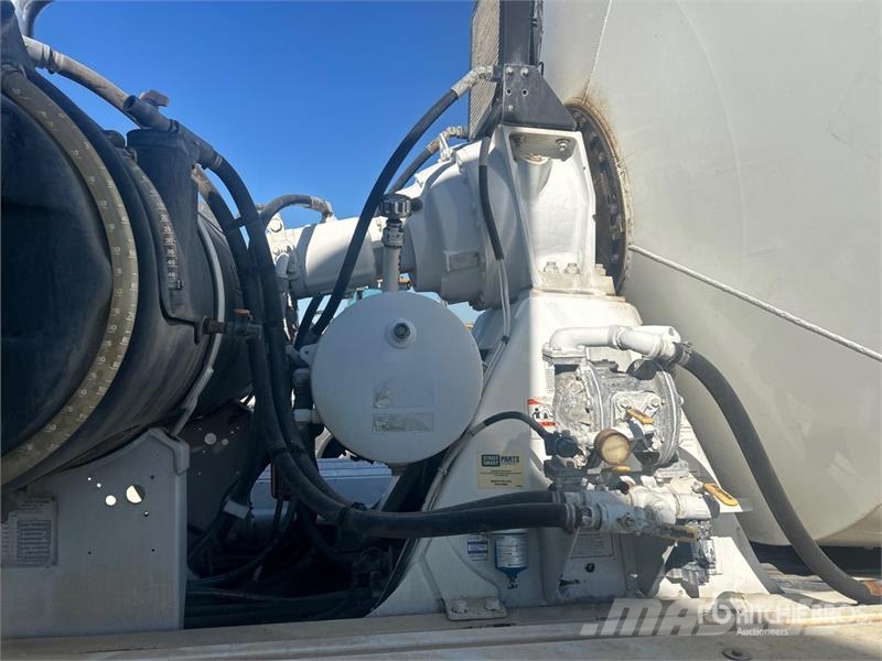Peterbilt 567 12x4 Mixer Truck Автобетоносмесители