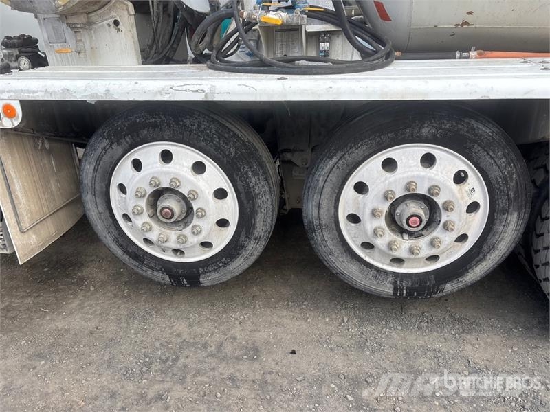 Peterbilt 567 12x4 Mixer Truck Camiões de betão