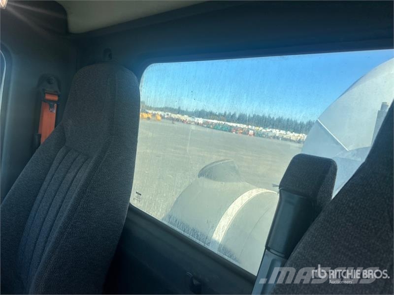 Peterbilt 567 12x4 Mixer Truck Автобетоносмесители