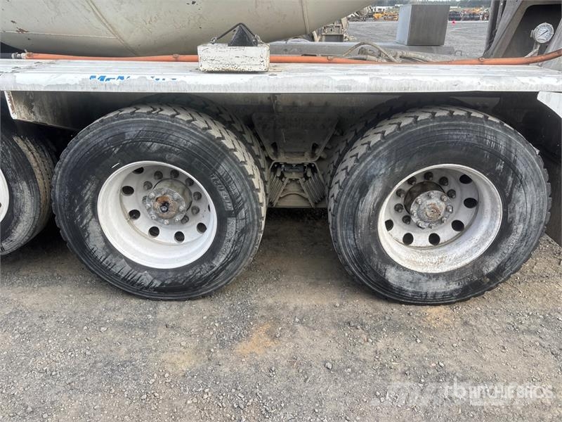 Peterbilt 567 12x4 Mixer Truck Camiões de betão