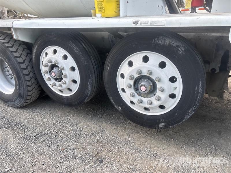 Peterbilt 567 12x4 Mixer Truck Camiões de betão