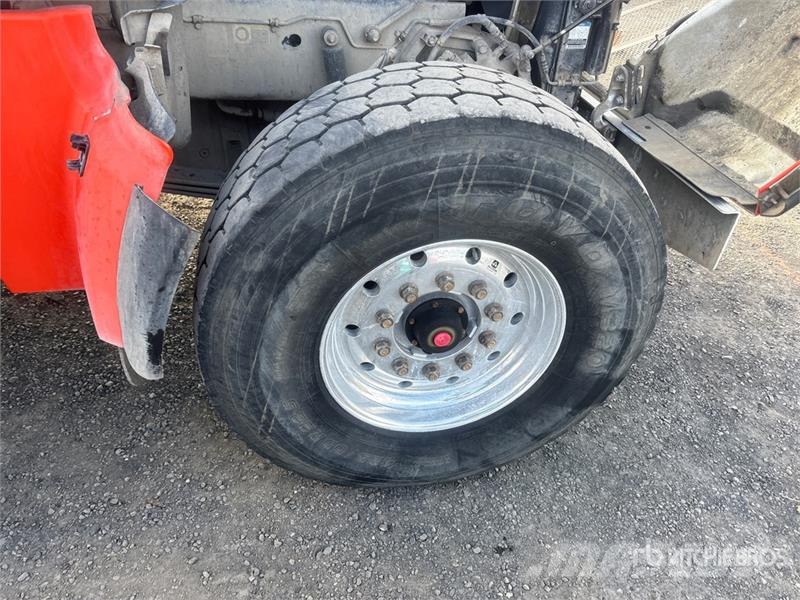 Peterbilt 567 12x4 Mixer Truck Camiões de betão