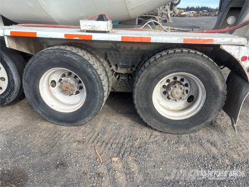 Peterbilt 567 12x4 Mixer Truck Camiões de betão