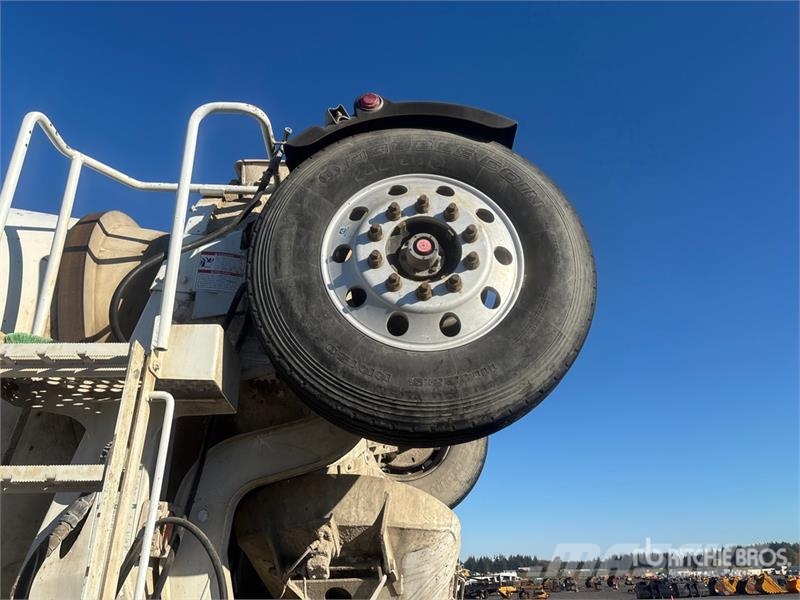 Peterbilt 567 12x4 Mixer Truck Betonmischer